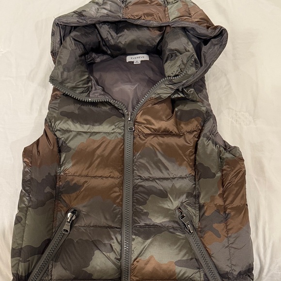 Evereve Camo Hooded Puffer Vest - Picture 1 of 5